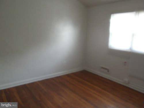 945 Southridge Road Baltimore, MD 21228 - Photo 5 of 7 an empty room with a window