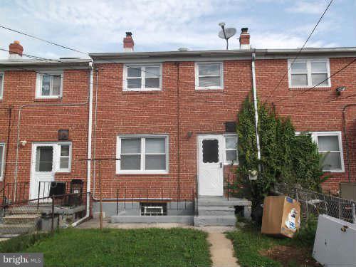 945 Southridge Road Baltimore, MD 21228 - Photo 7 of 7 a front view of a house with a yard