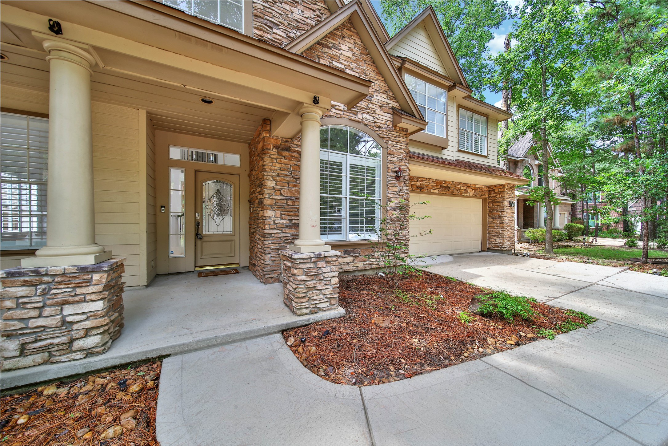 7 Churchdale Place Spring, TX 77382 - Photo 2 of 40 Front walkway
