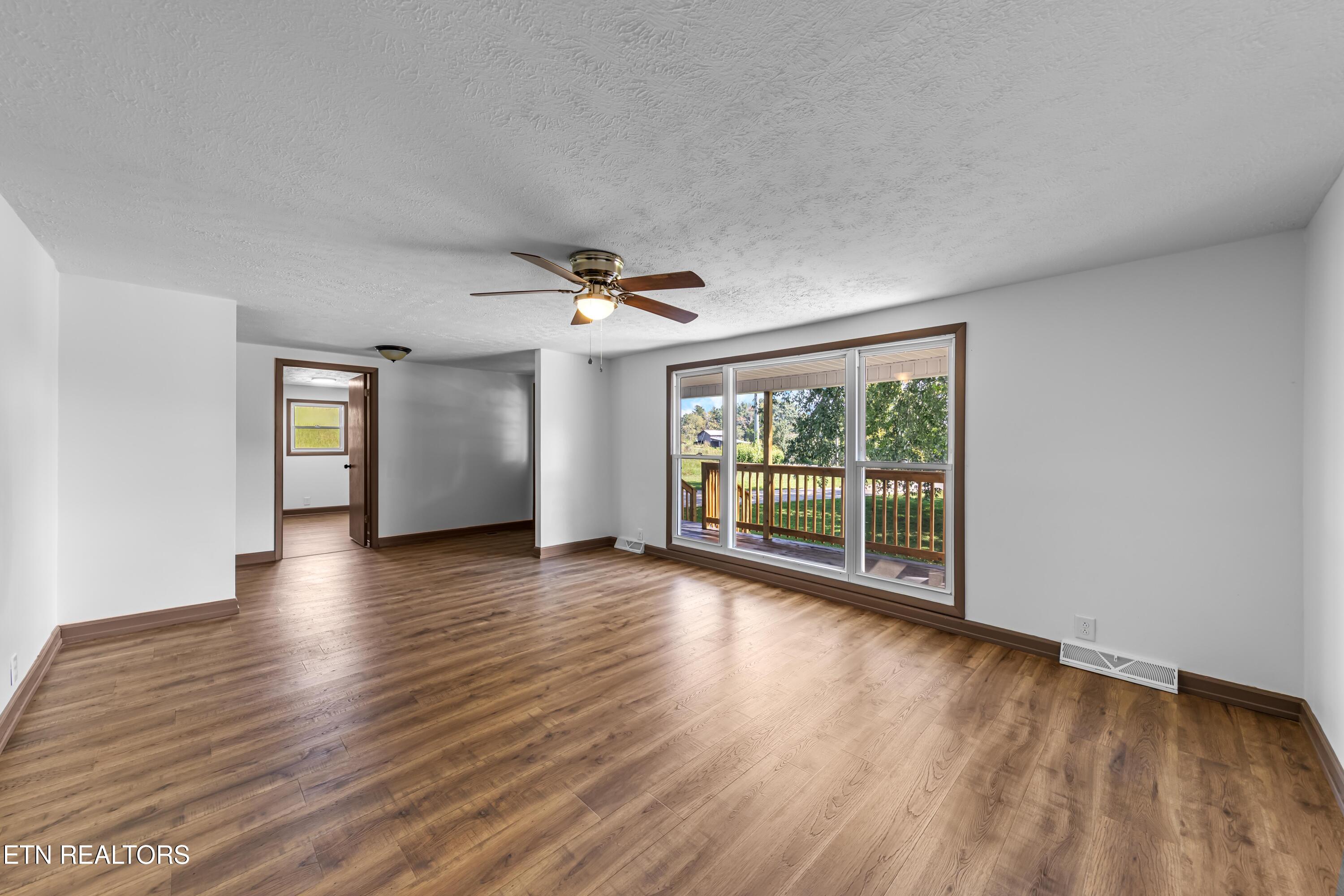 462 Island Ford Road Jacksboro, TN 37757 - Photo 8 of 31 030A0644