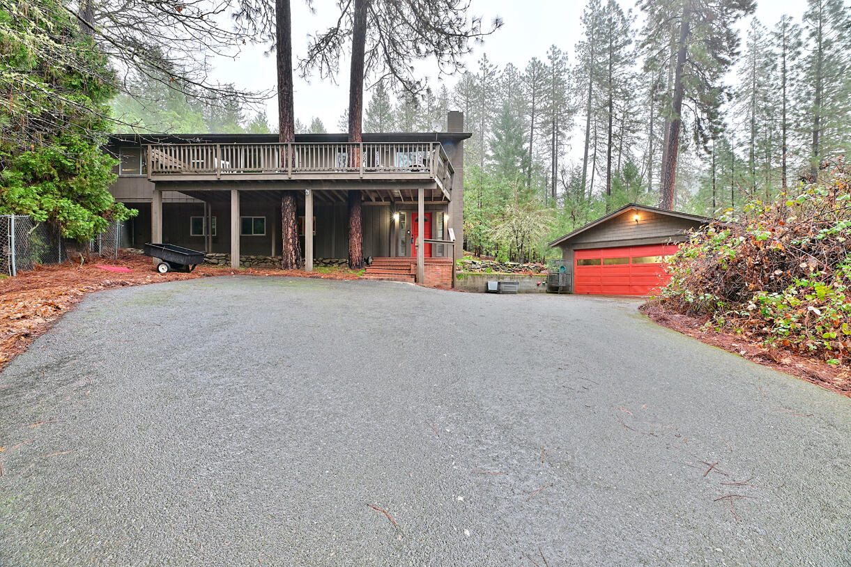 16950 Ford Road Rogue River, OR 97537 - Photo 2 of 49 DSC_5718