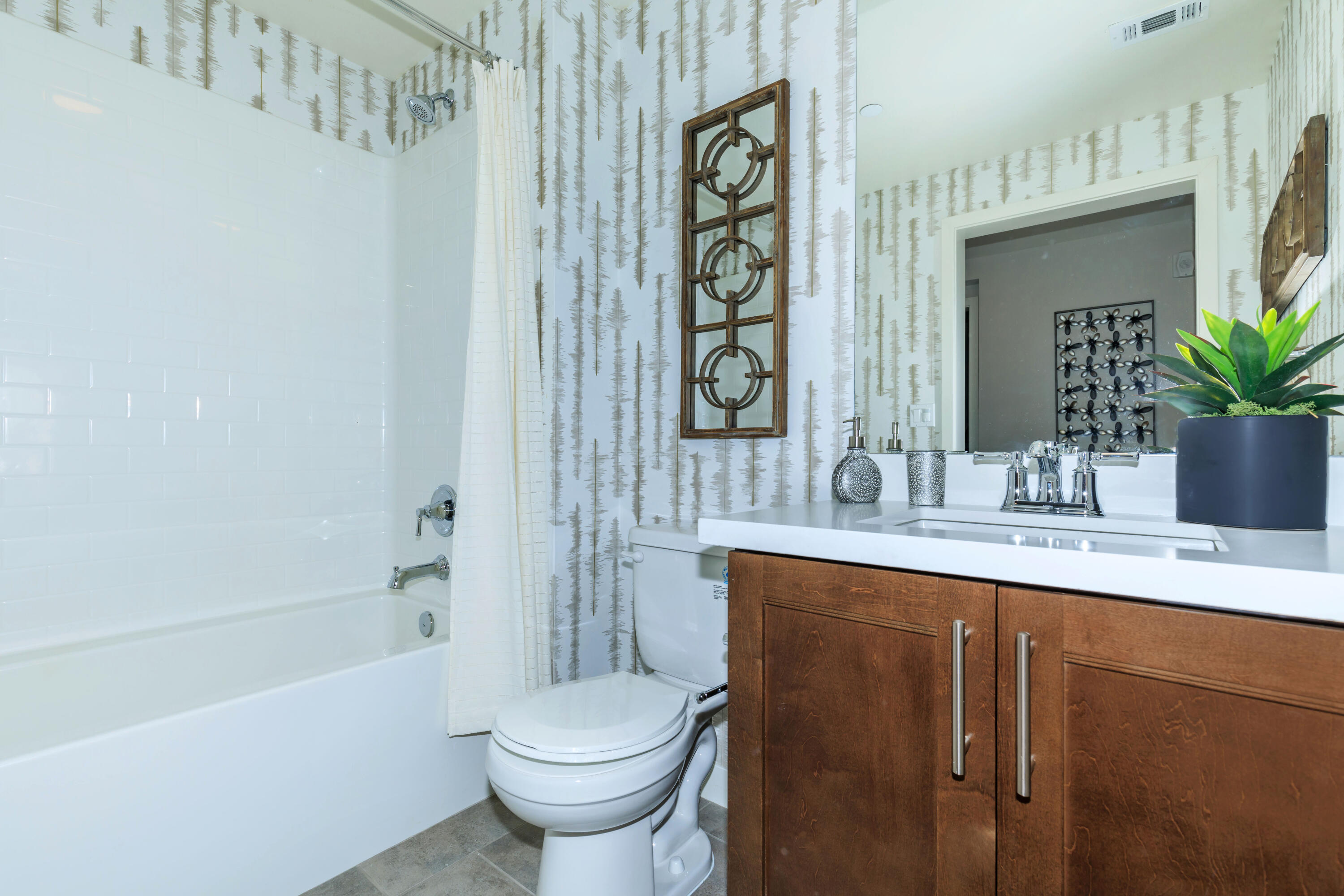 2850 Wagon Wheel Road, Unit 202 Oxnard, CA 93036 - Photo 11 of 18 Secondary Bath