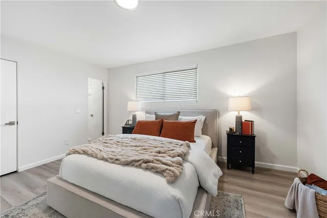 a bed room with a bed and closet