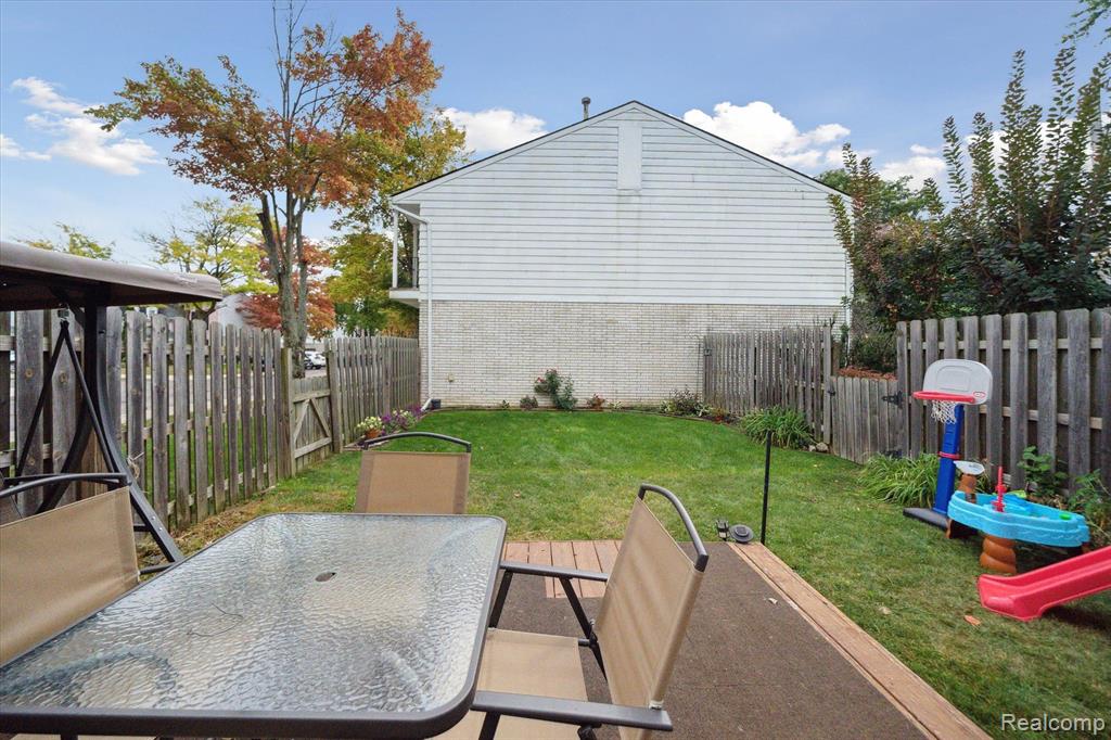 76 Stratford Lane Rochester Hills, MI 48309 - Photo 34 of 38