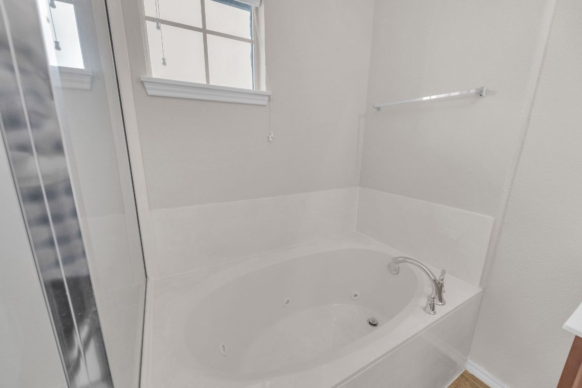 14815 Avery Ranch Boulevard, Unit 403/4B Austin, TX 78717 - Photo 20 of 38 a close view of a bathtub in bathroom