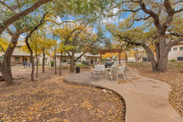 a view of a yard with a tree
