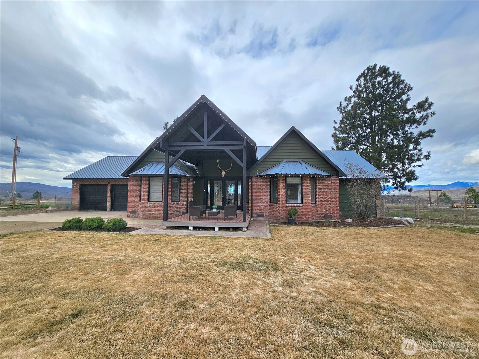 711 Havillah Road Tonasket, WA 98855 - Photo 2 of 40 a house view with a garden space