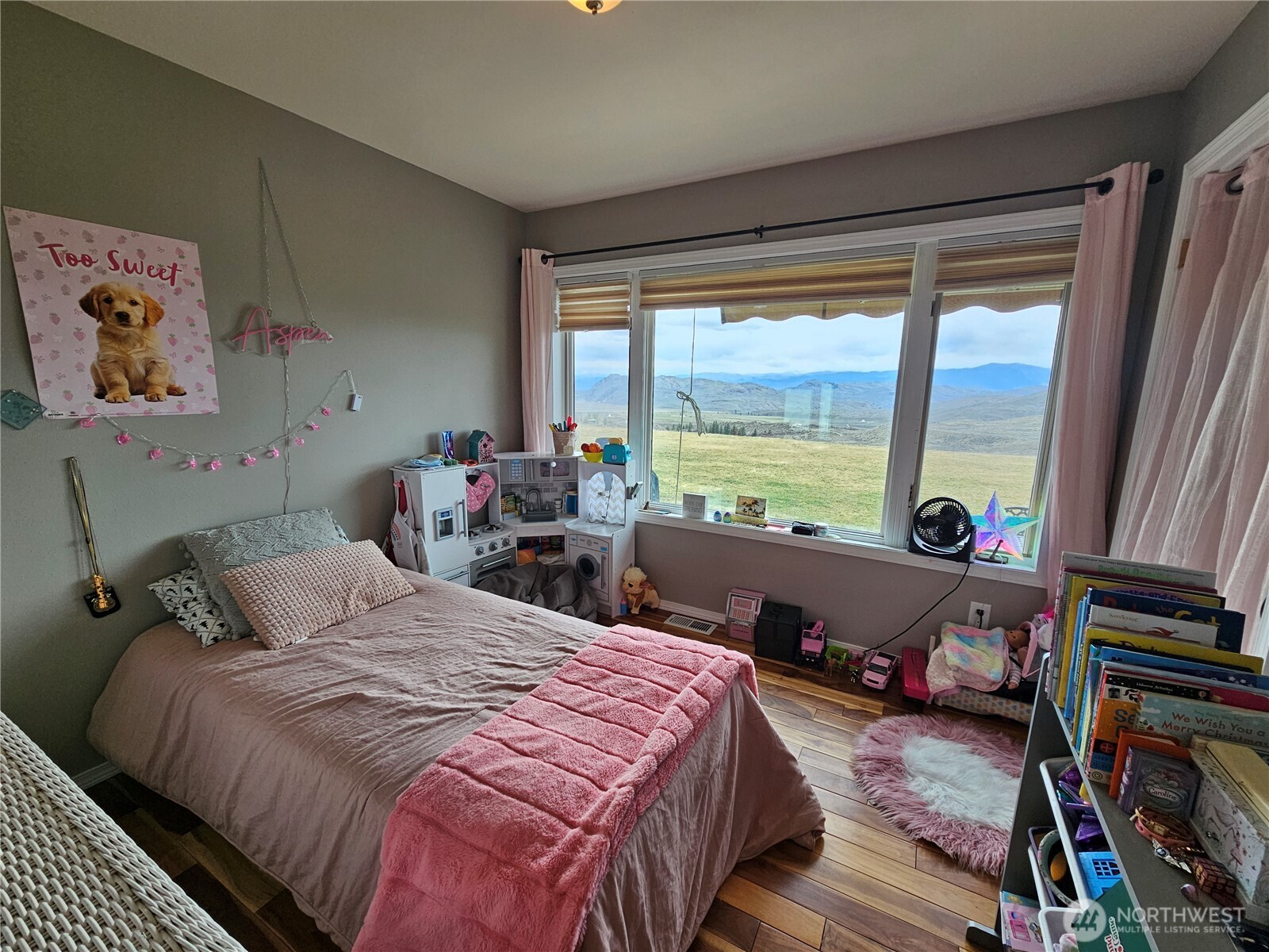 711 Havillah Road Tonasket, WA 98855 - Photo 24 of 40 a bed room with a bed and a large window