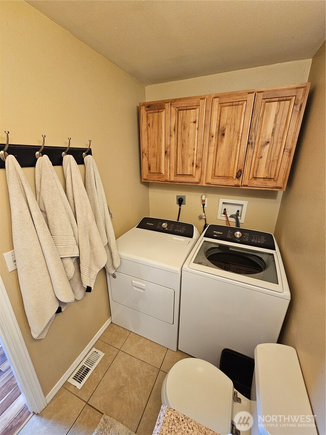 711 Havillah Road Tonasket, WA 98855 - Photo 28 of 40 a utility room with dryer and washer