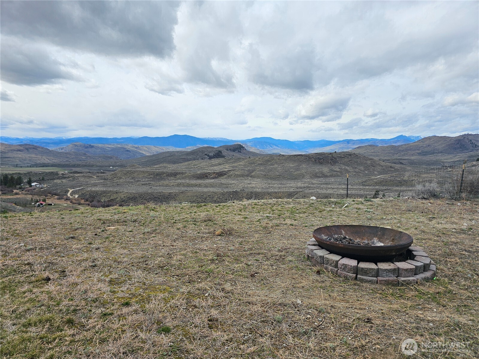 711 Havillah Road Tonasket, WA 98855 - Photo 35 of 40 a view of outdoor space and mountain view