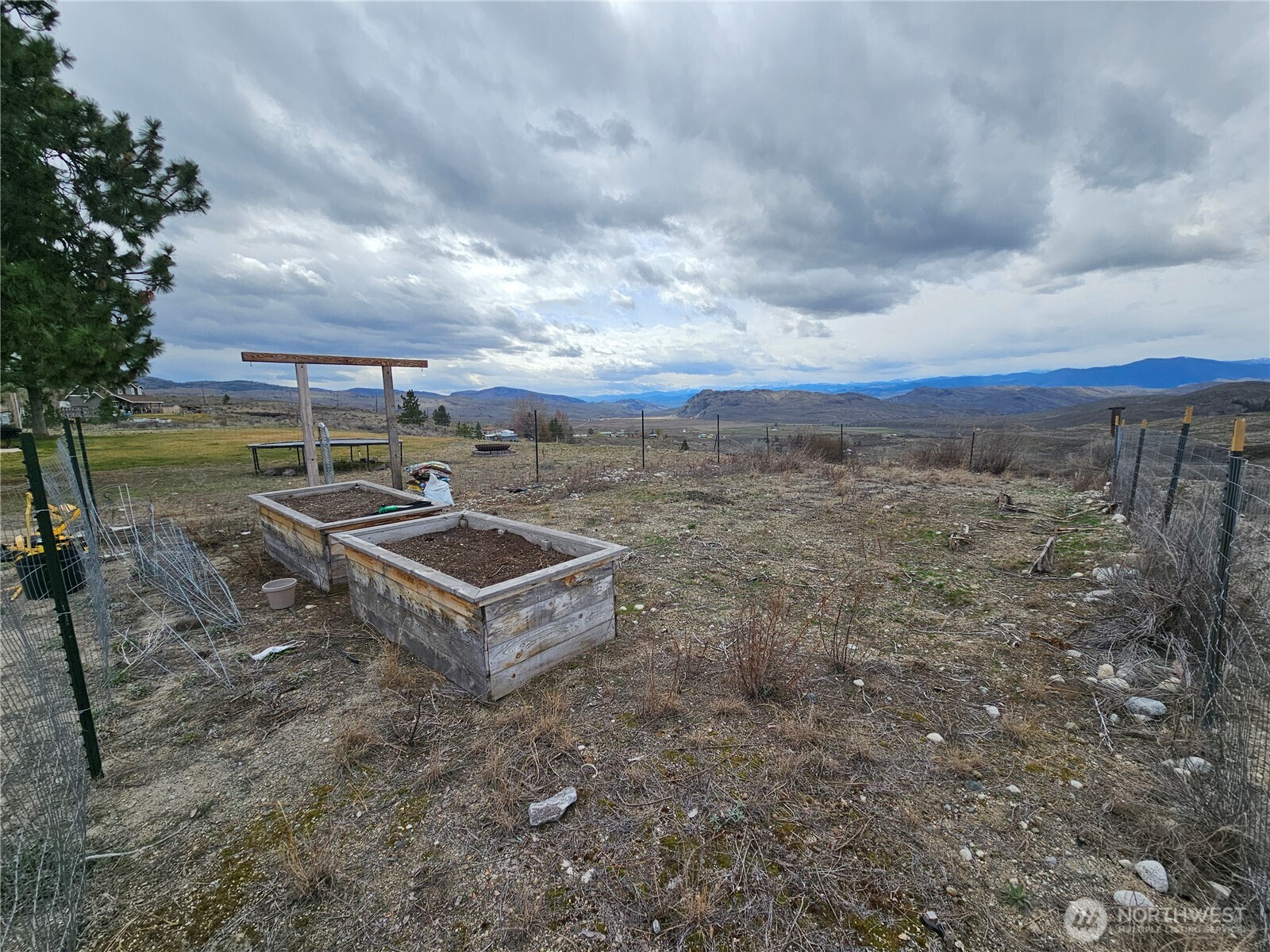 711 Havillah Road Tonasket, WA 98855 - Photo 37 of 40 a view of a terrace with a yard
