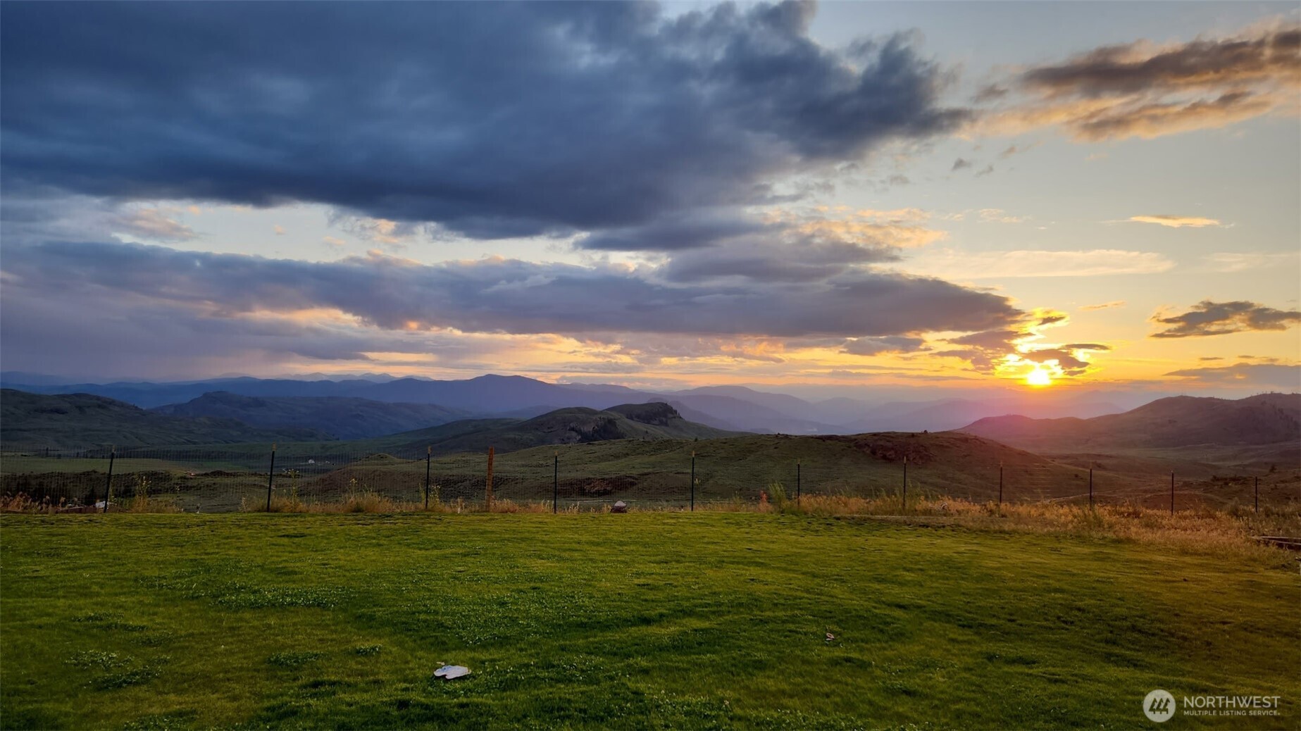 711 Havillah Road Tonasket, WA 98855 - Photo 4 of 40 a view of a city with mountains in the background