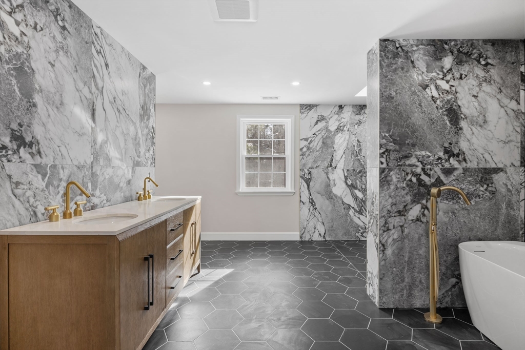 935 King Street Raynham, MA 02767 - Photo 33 of 41