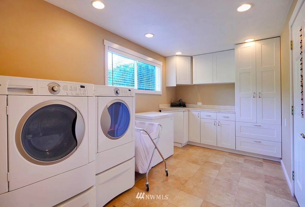 10834 Northeast 149th Street Bothell, WA 98011 - Photo 12 of 14