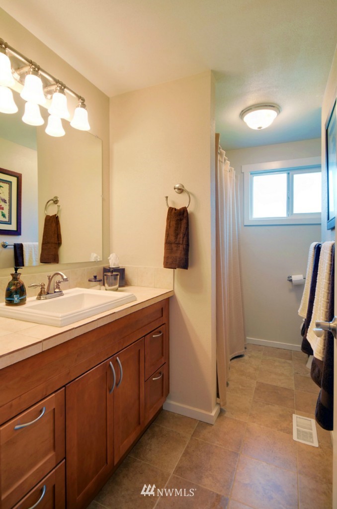 10834 Northeast 149th Street Bothell, WA 98011 - Photo 10 of 14