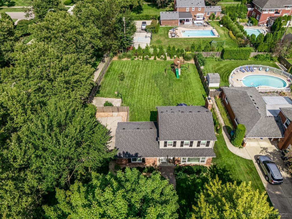 986 Balfour Street Grosse Pointe, MI 48230 - Photo 5 of 41 50154731-44348073-db8c-489e-8a07-d9d4b975374f.JPG