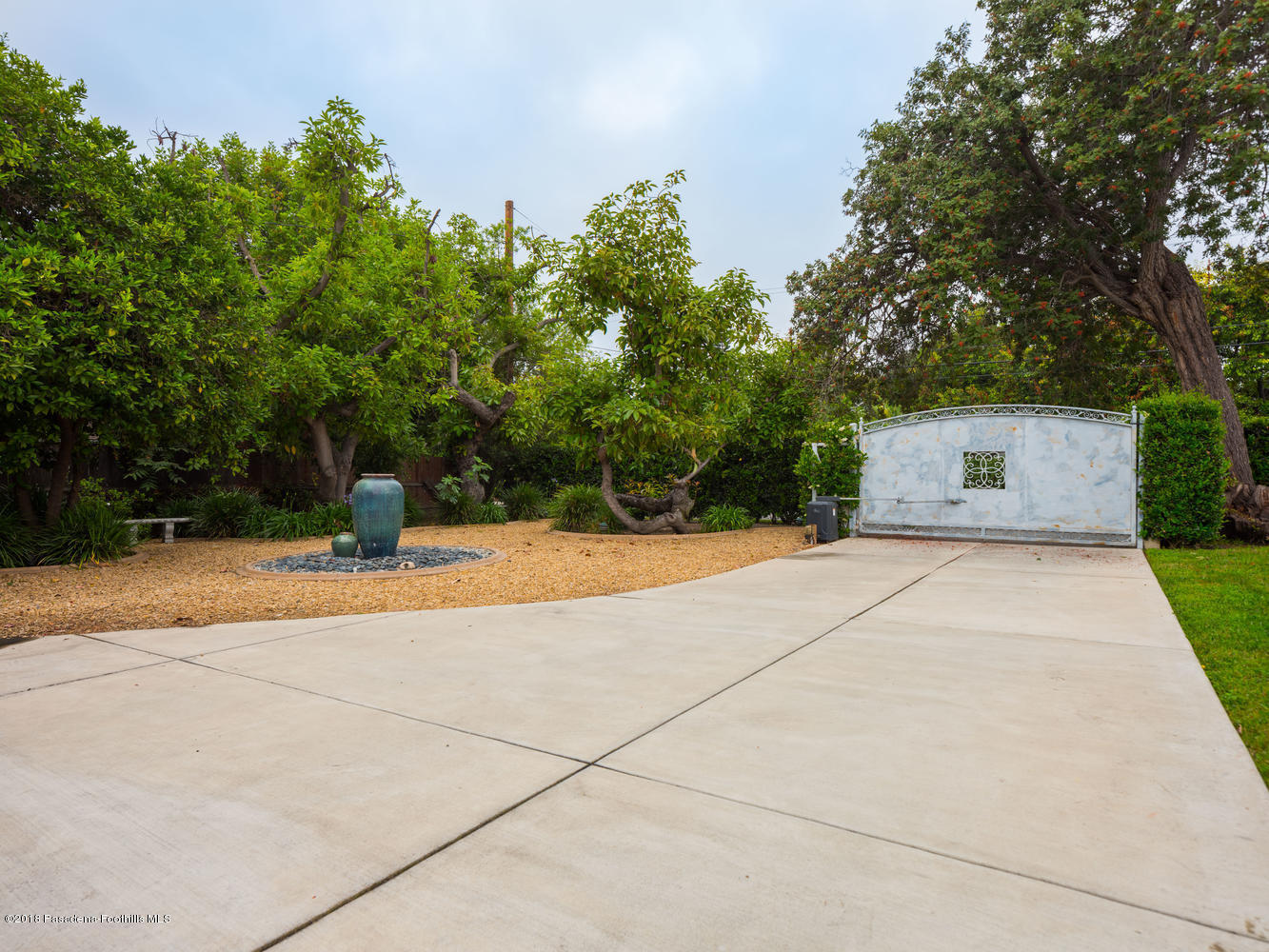 3210 Lombardy Road Pasadena, CA 91107 - Photo 4 of 39 3210 Lombardy Rd Pasadena CA-large-025-2