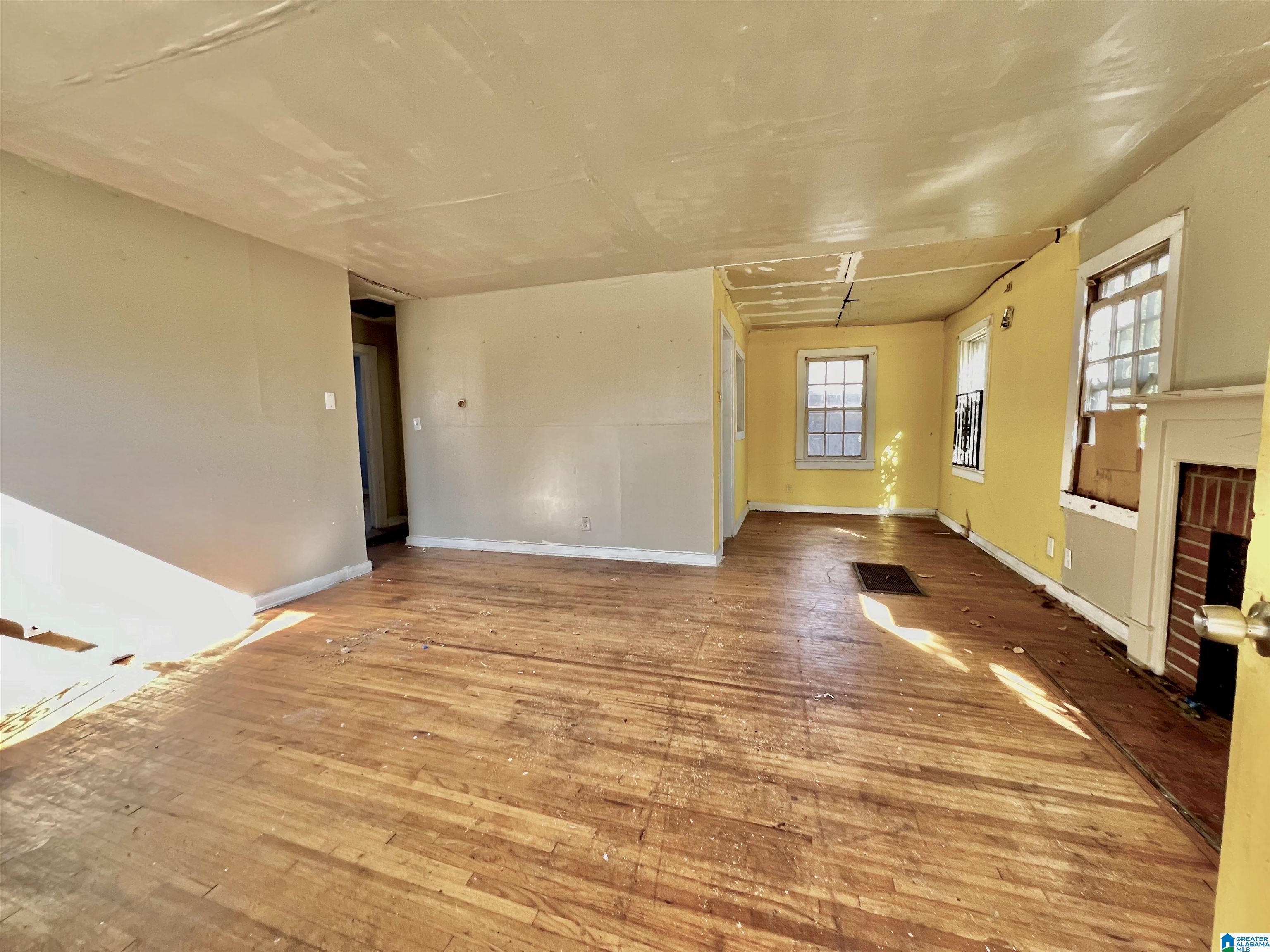 533 15th Place Southwest Birmingham, AL 35211 - Photo 3 of 10