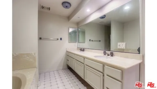 $3,850 | 1854 South Beverly Glen Boulevard, Unit 101, Los Angeles, CA 90025