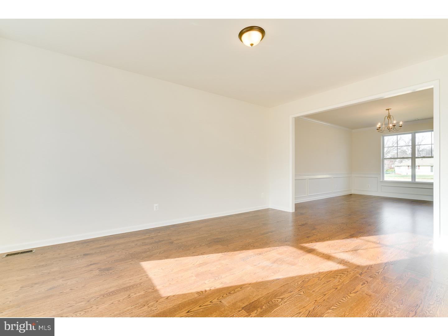 7 Brandon Road West Pennington, NJ 08534 - Photo 2 of 24