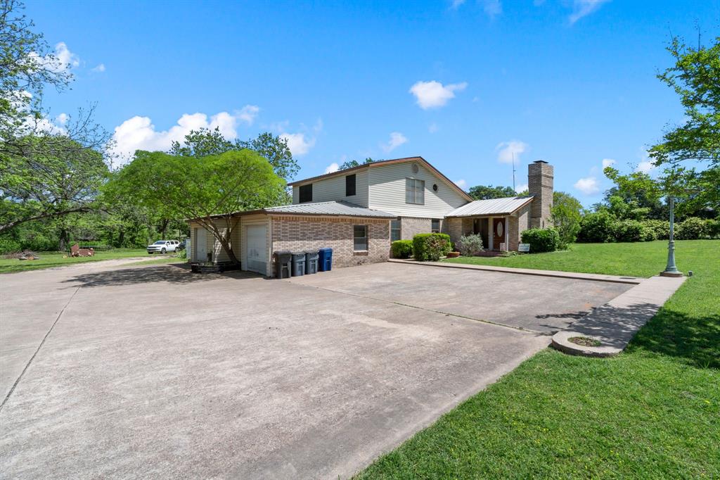 3231 Plainview Road Midlothian, TX 76065 - Photo 15 of 22 a front view of a house with a yard and garage