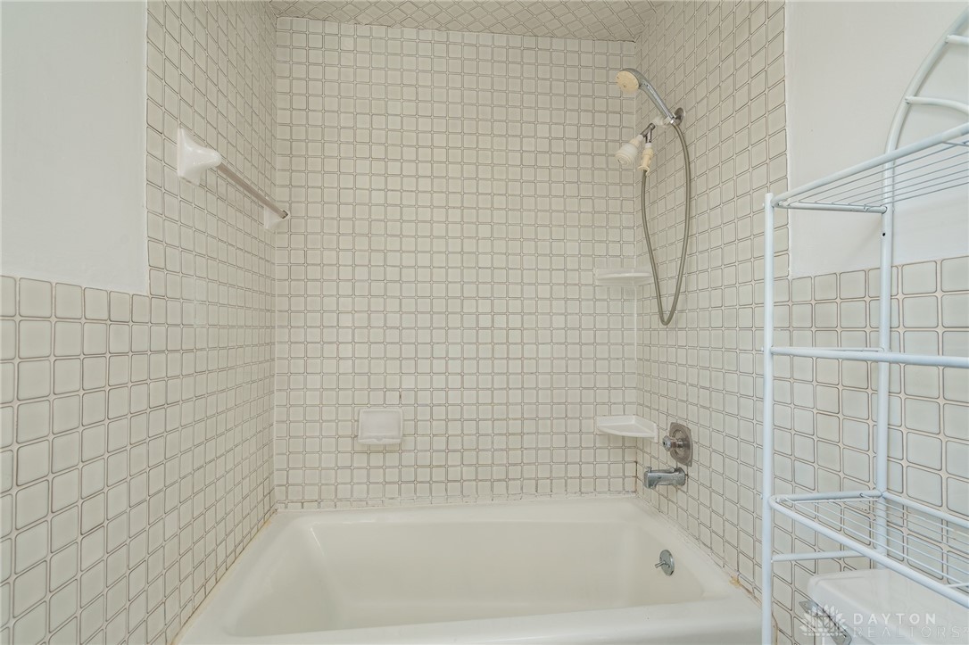 85 Quinby Lane Riverside, OH 45432 - Photo 26 of 47 Hall bath photo