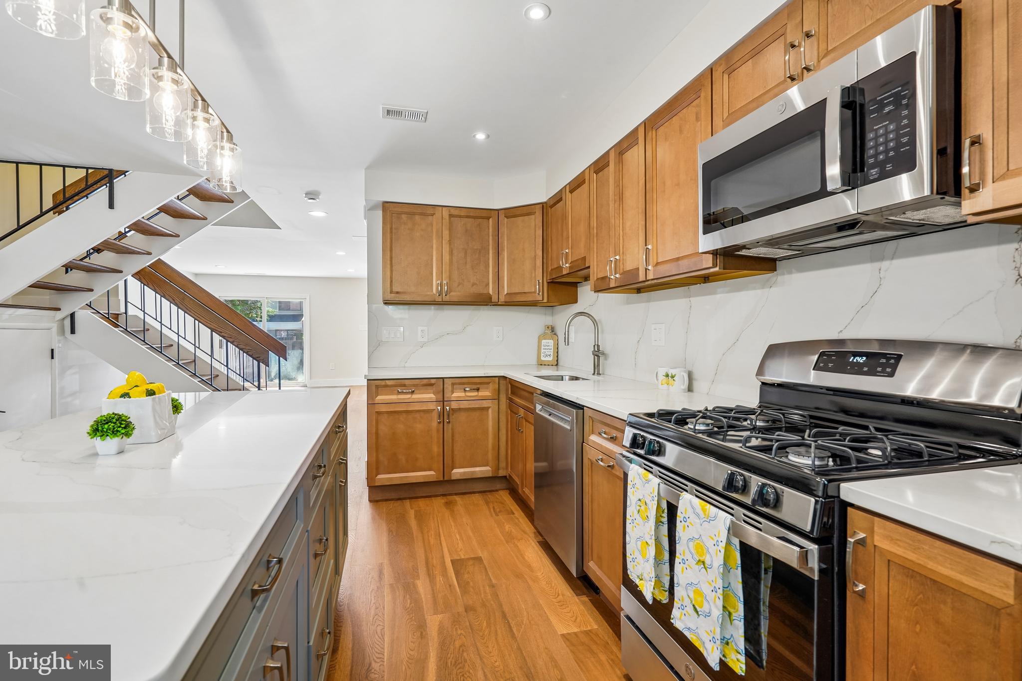 1309 Northgate Square Reston, VA 20190 - Photo 11 of 44 Kitchen