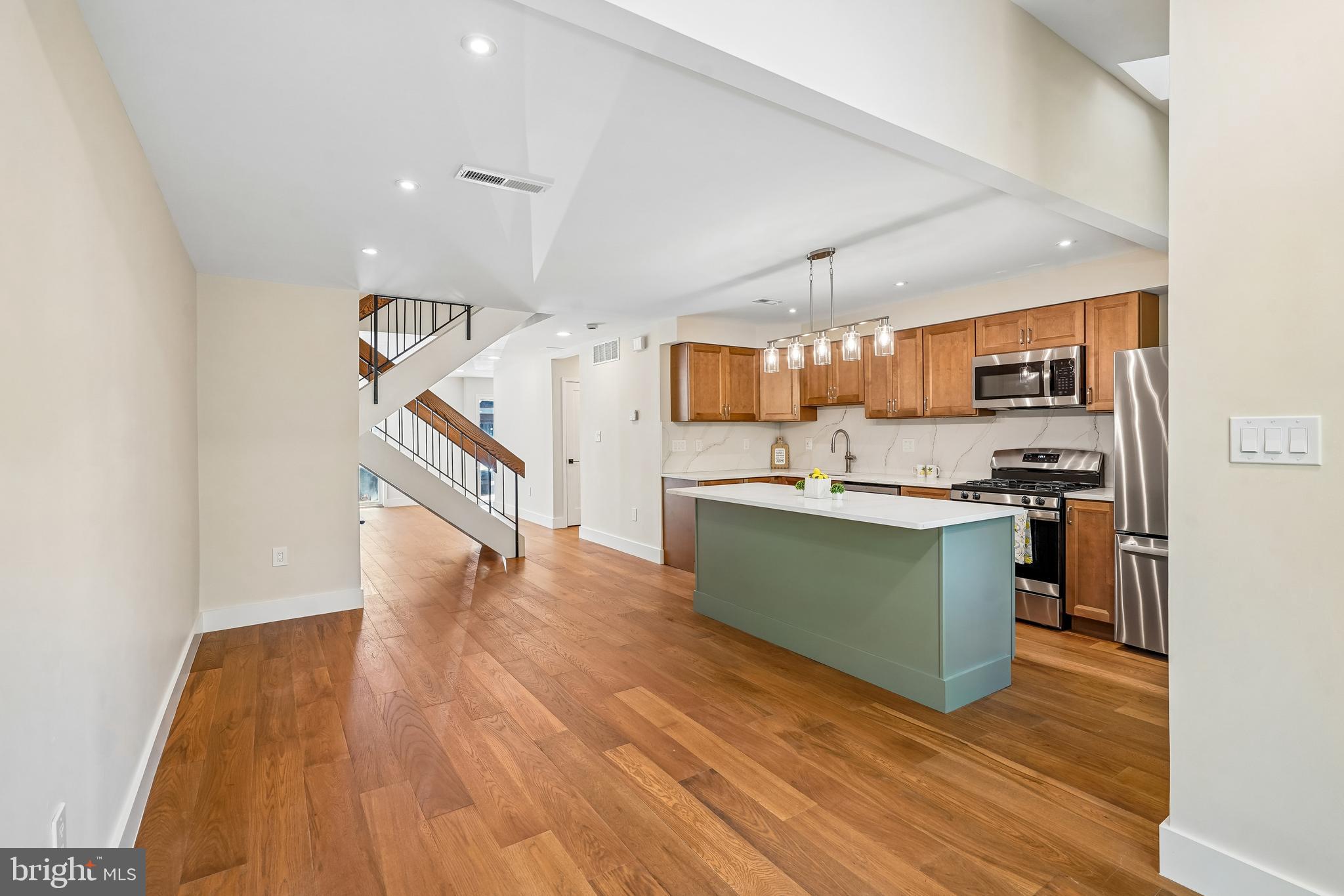 1309 Northgate Square Reston, VA 20190 - Photo 12 of 44 Kitchen/Dining Room