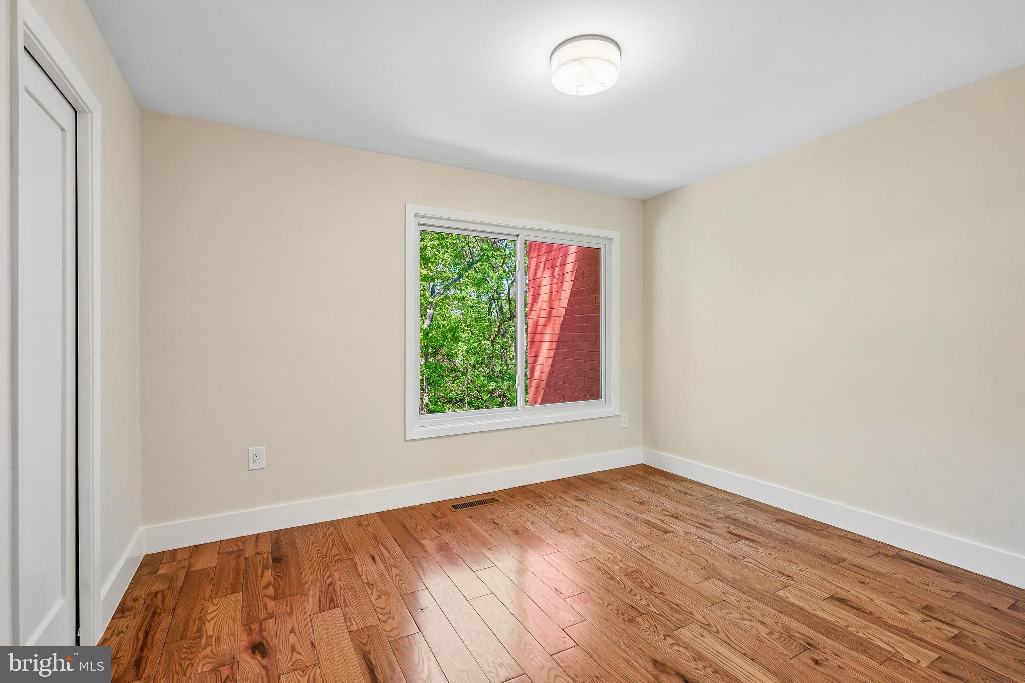 1309 Northgate Square Reston, VA 20190 - Photo 14 of 44 Primary Bedroom