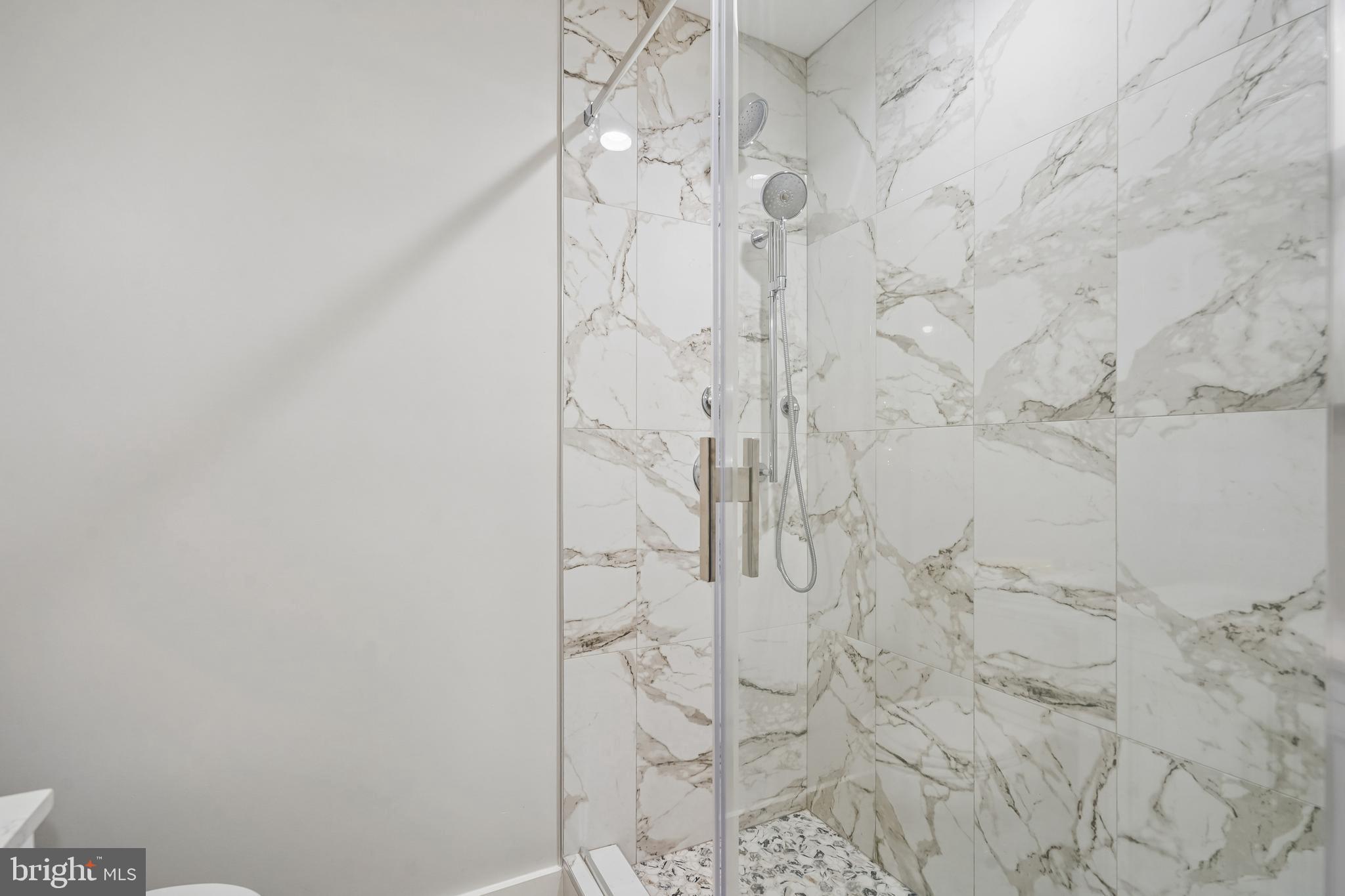 1309 Northgate Square Reston, VA 20190 - Photo 17 of 44 Primary Bathroom