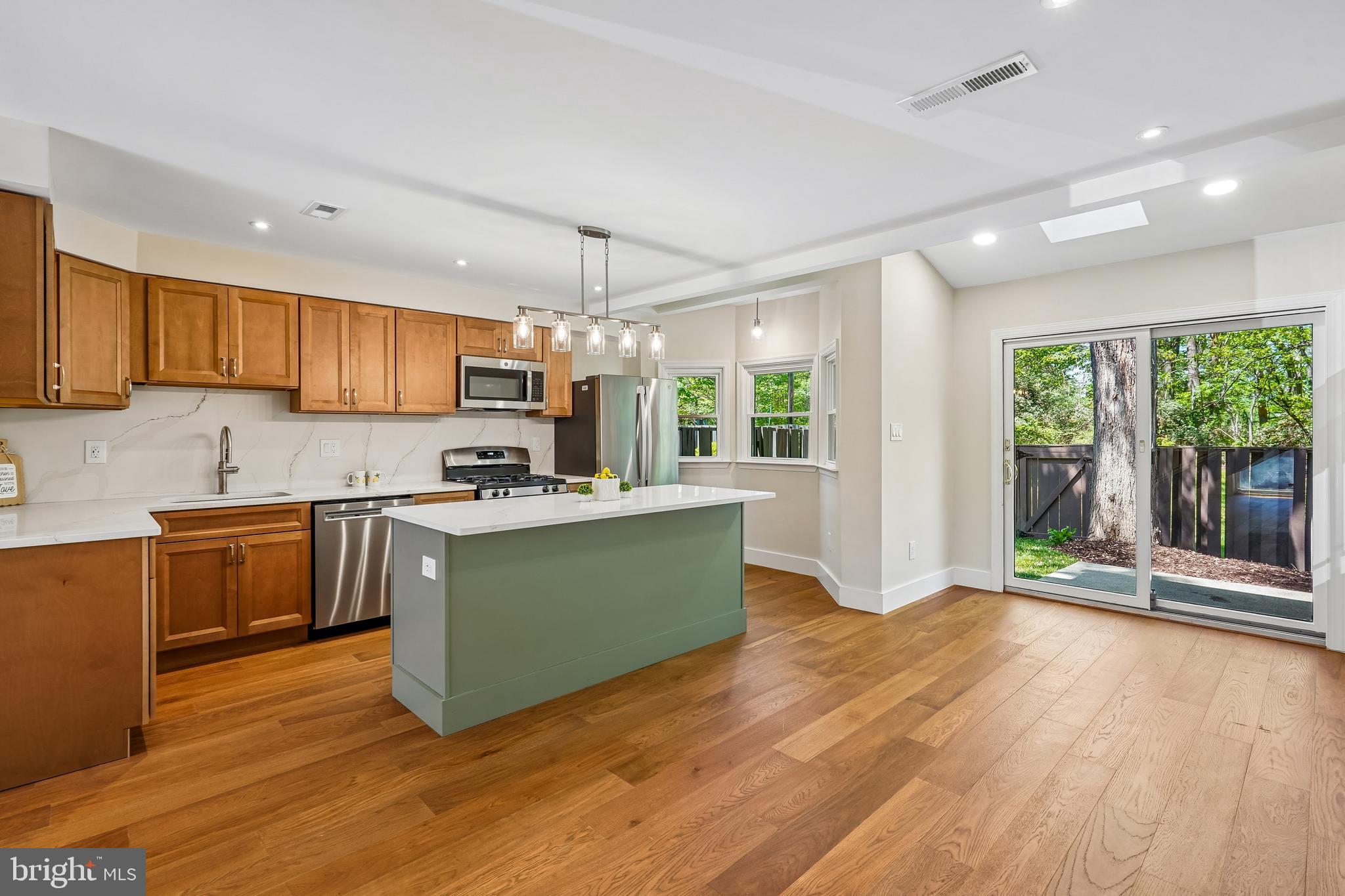 1309 Northgate Square Reston, VA 20190 - Photo 6 of 44 Kitchen