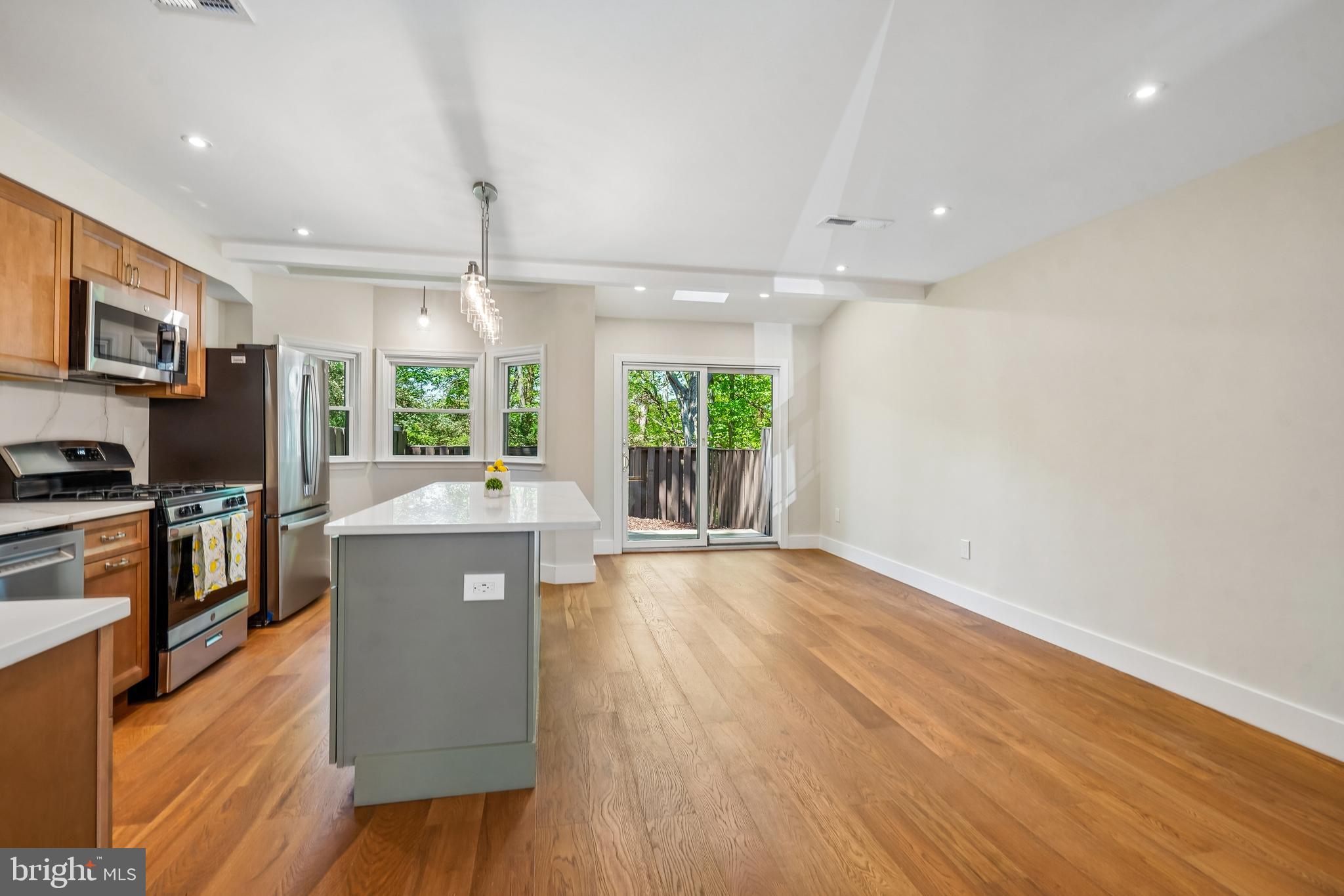 1309 Northgate Square Reston, VA 20190 - Photo 7 of 44 Kitchen/Dining Room