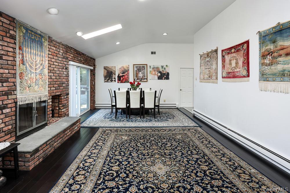 16 Carriage Road Great Neck, NY 11024 - Photo 7 of 35 Gallery Image 7