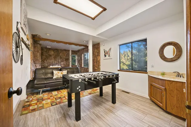 $750,000 | 745 Kings Court, Lake Arrowhead, CA 92352