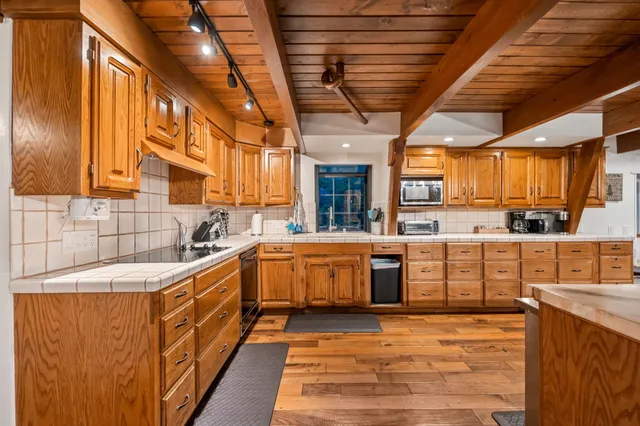 $750,000 | 745 Kings Court, Lake Arrowhead, CA 92352