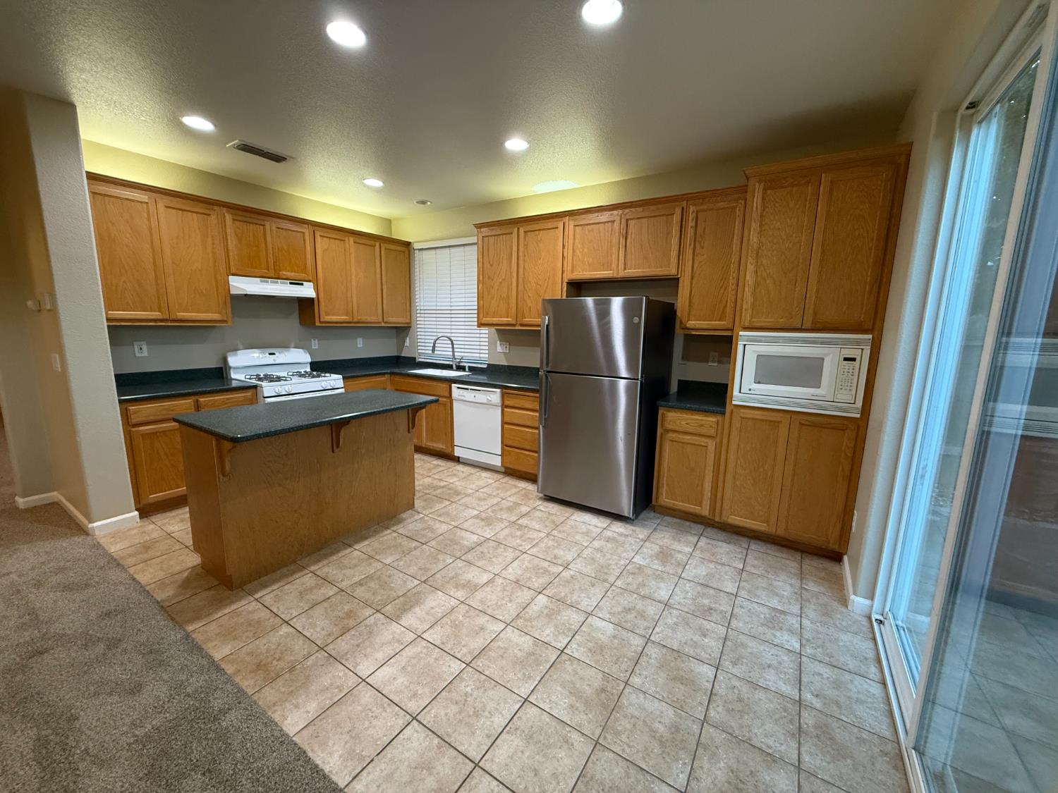 301 Unity Circle Sacramento, CA 95833 - Photo 3 of 33