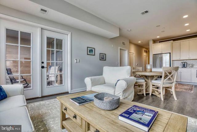 $735,000 | 141 West Street, Unit 303, Annapolis, MD 21401