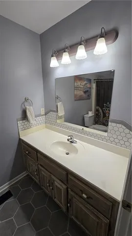 $275,000 | 909 Rosewood Drive, Cameron, MO 64429