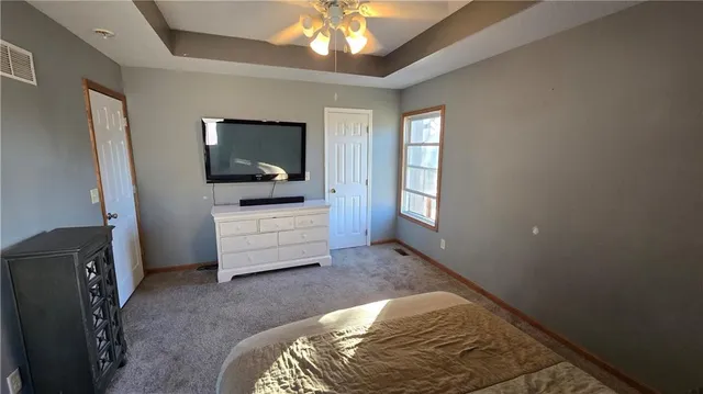 $275,000 | 909 Rosewood Drive, Cameron, MO 64429