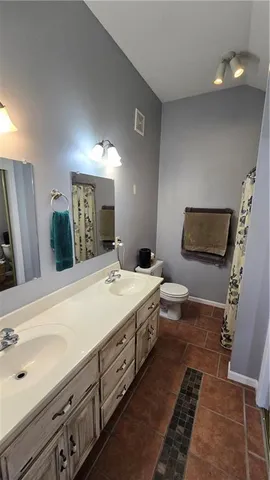 $275,000 | 909 Rosewood Drive, Cameron, MO 64429