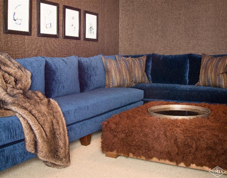 1 Vail Road, Unit 7203 Vail, CO 81657 - Photo 9 of 16 a living room with a couch and a potted plant