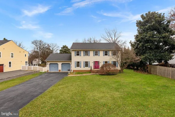 $3,850 | 3709 A Howsen Avenue, Fairfax, VA 22030