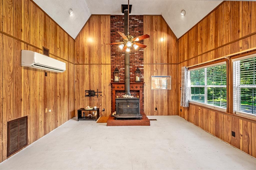 241 Robin Hood Road Gordonville, TX 76245 - Photo 11 of 40