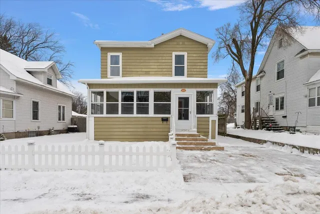 $349,900 | 1037 Washington Avenue, Grand Haven, MI 49417