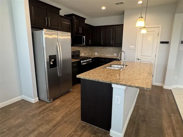 $2,280 | 2511 Allview Lane, Glenn Heights, TX 75154