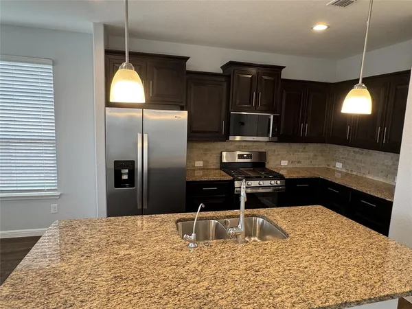 $2,280 | 2511 Allview Lane, Glenn Heights, TX 75154
