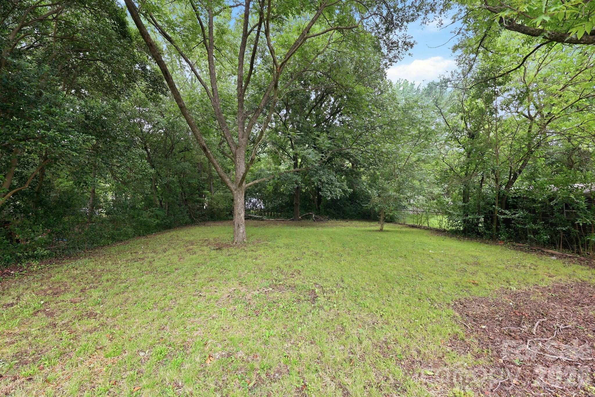 9430 Trinity Road Charlotte, NC 28216 - Photo 31 of 39 Gallery Image 31