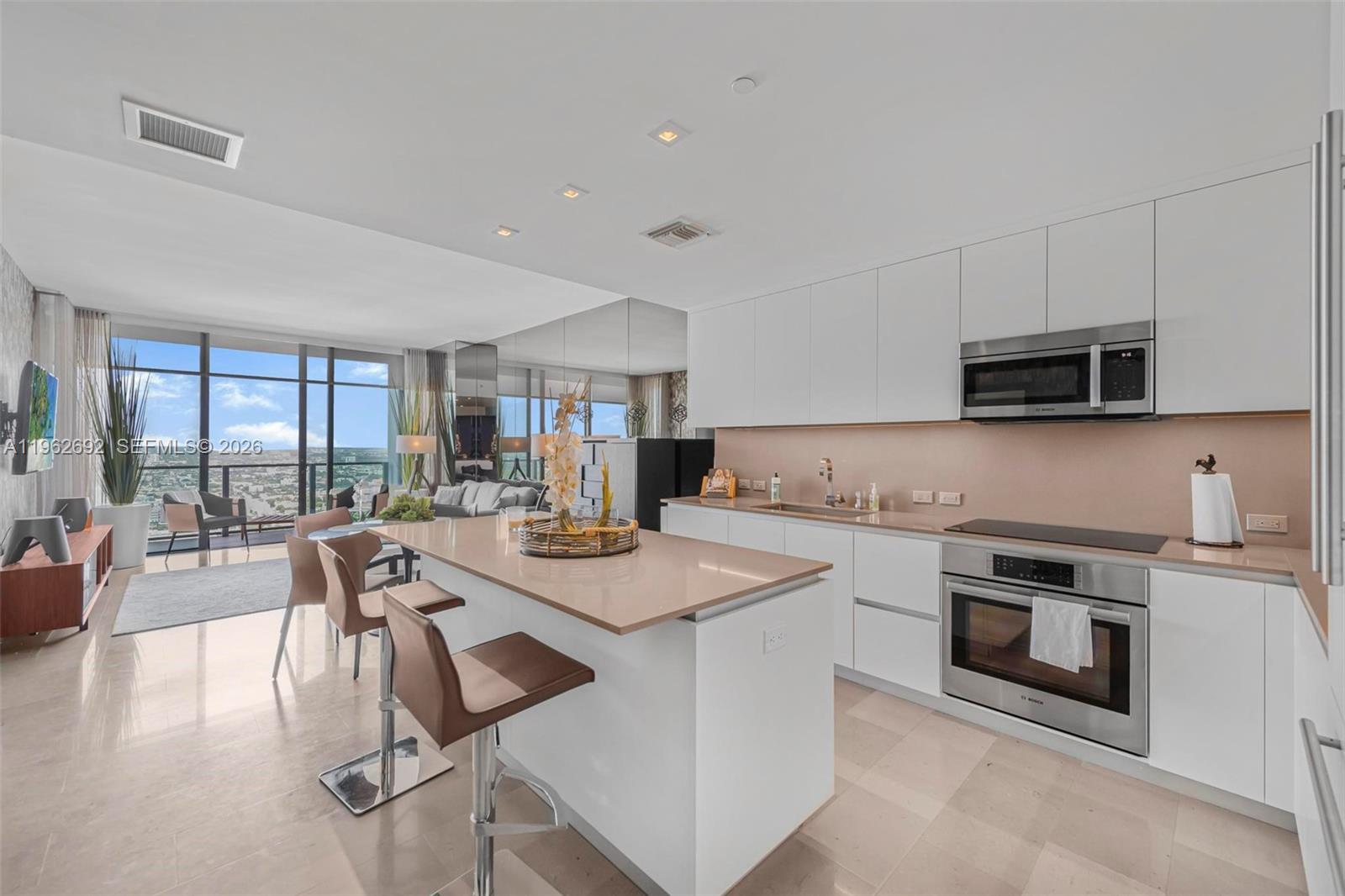 88 Southwest 7th Street, Unit 3806 Miami, FL 33130 - Photo 1 of 24 Very confortable breakfast area