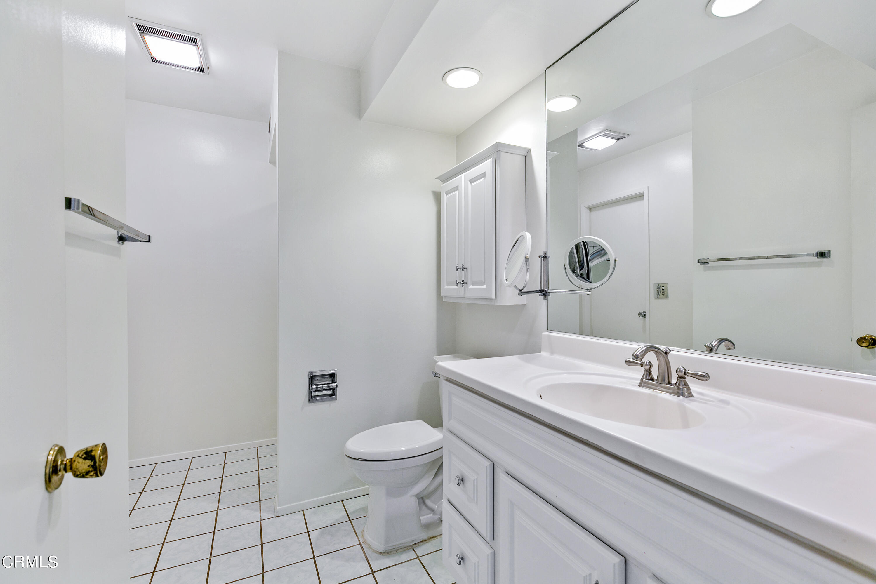 3431 Brookridge Road Duarte, CA 91010 - Photo 14 of 26 a bathroom with a sink a toilet and a mirror