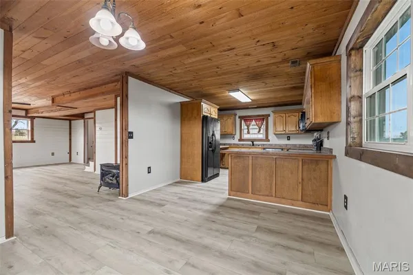 $515,000 | 20560 Normandy Drive, Lebanon, MO 65536
